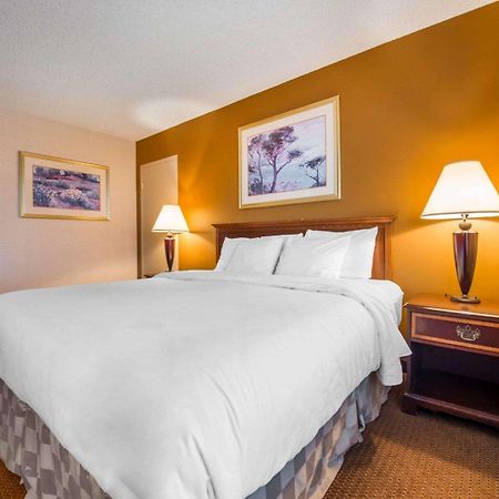 Clarion Inn Pueblo Bagian luar foto