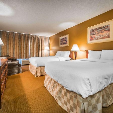 Clarion Inn Pueblo Bagian luar foto