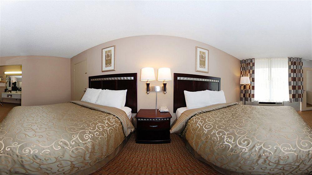 Clarion Inn Pueblo Bagian luar foto