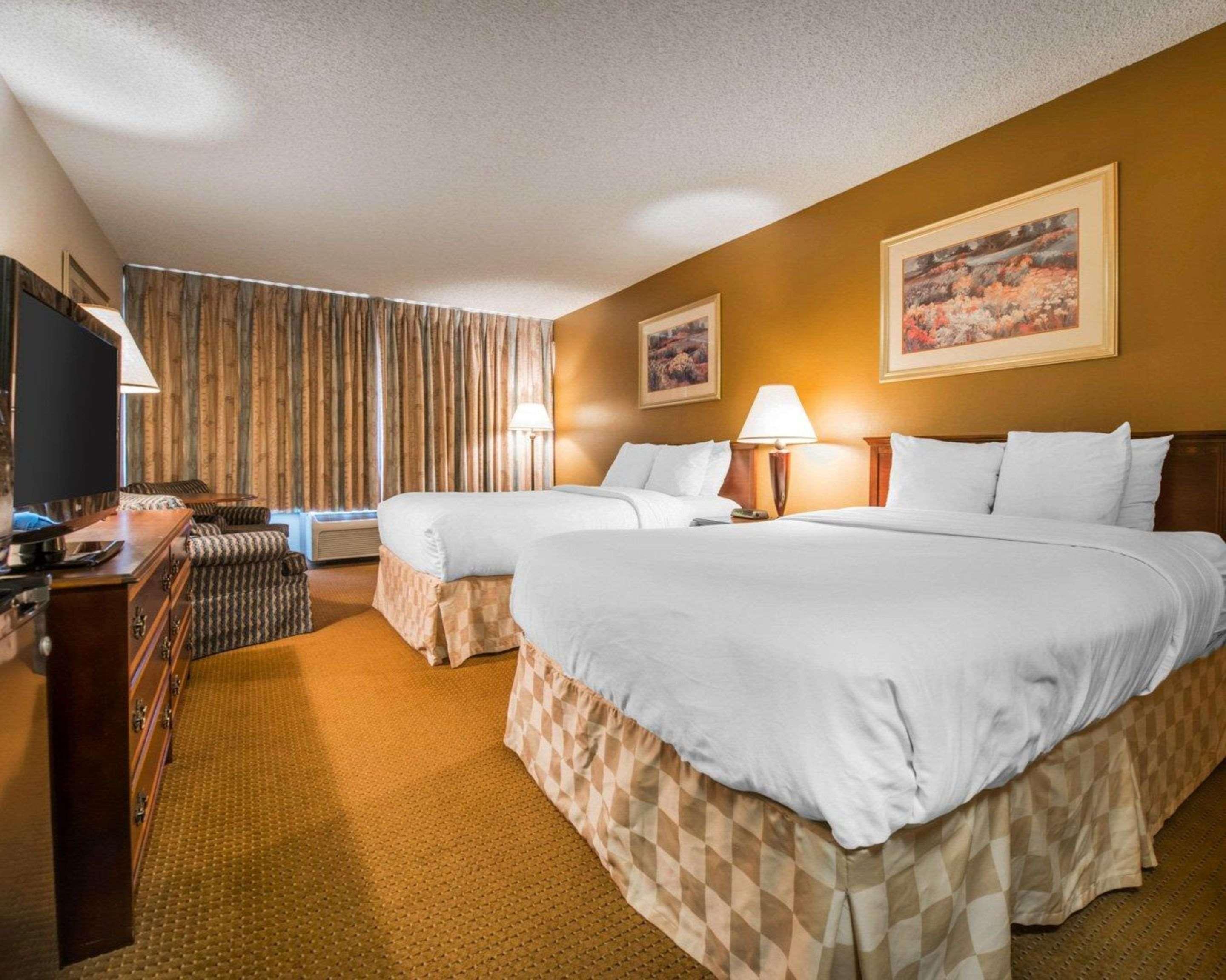 Clarion Inn Pueblo Bagian luar foto