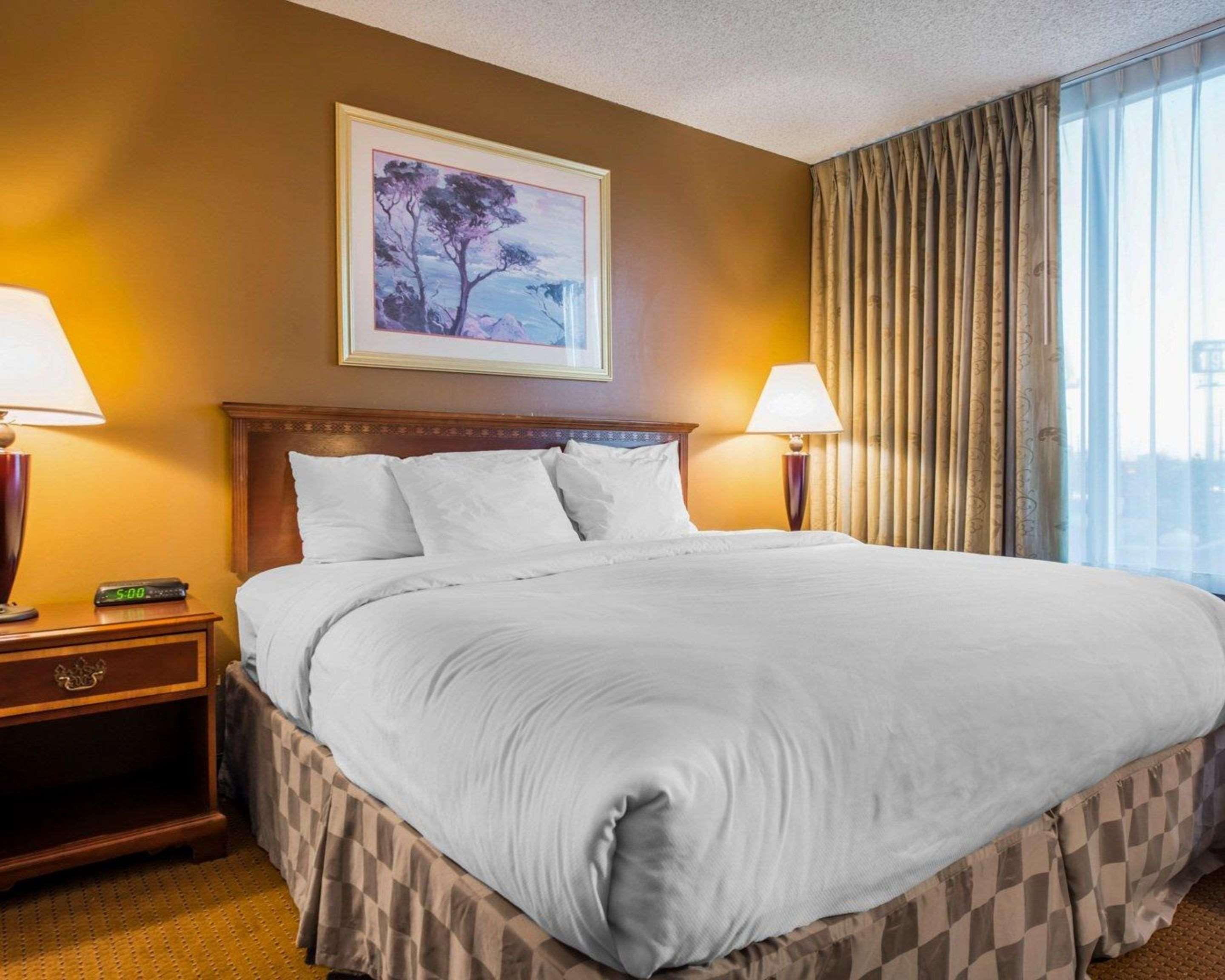 Clarion Inn Pueblo Bagian luar foto