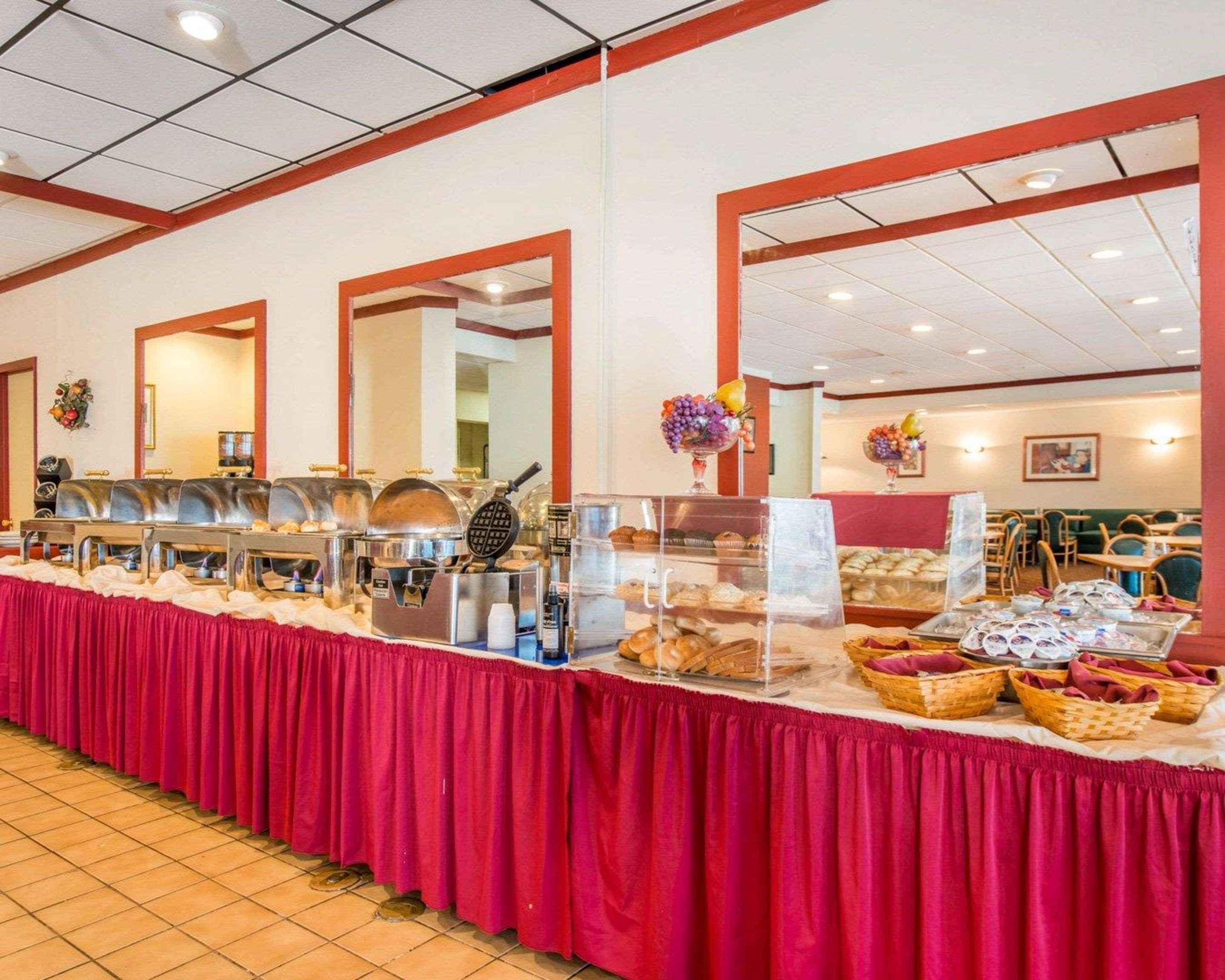 Clarion Inn Pueblo Bagian luar foto