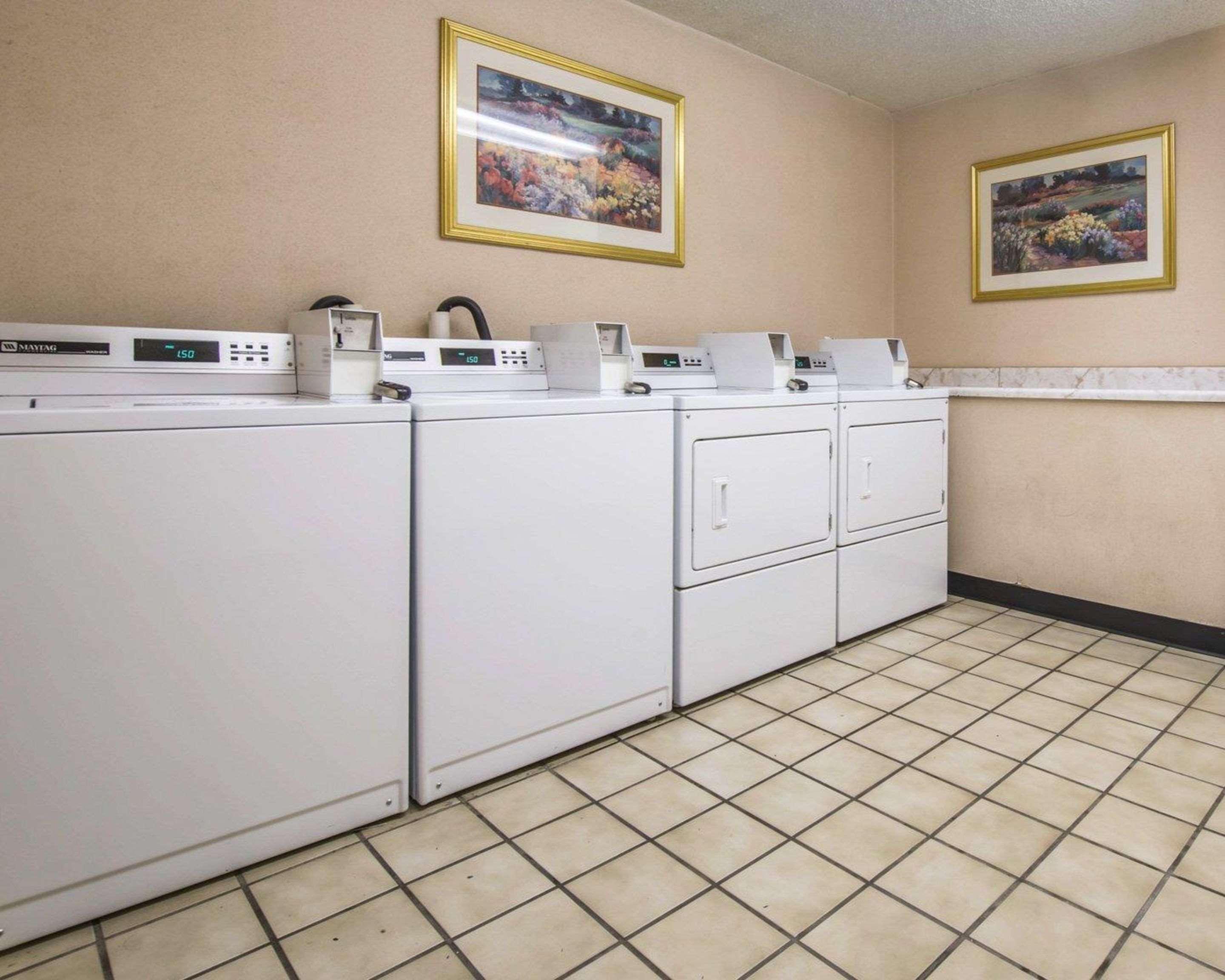 Clarion Inn Pueblo Bagian luar foto