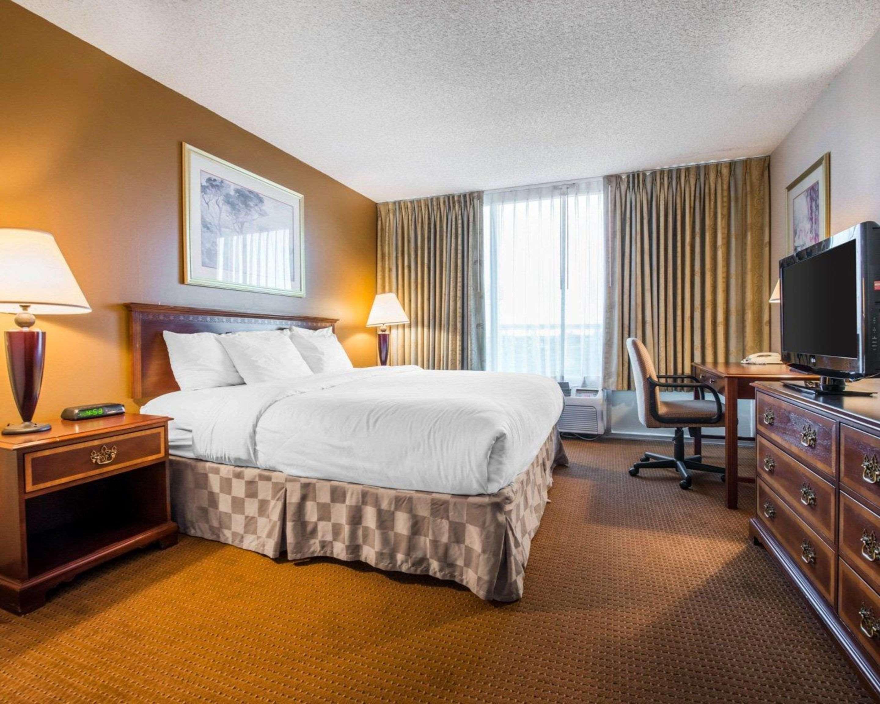 Clarion Inn Pueblo Bagian luar foto