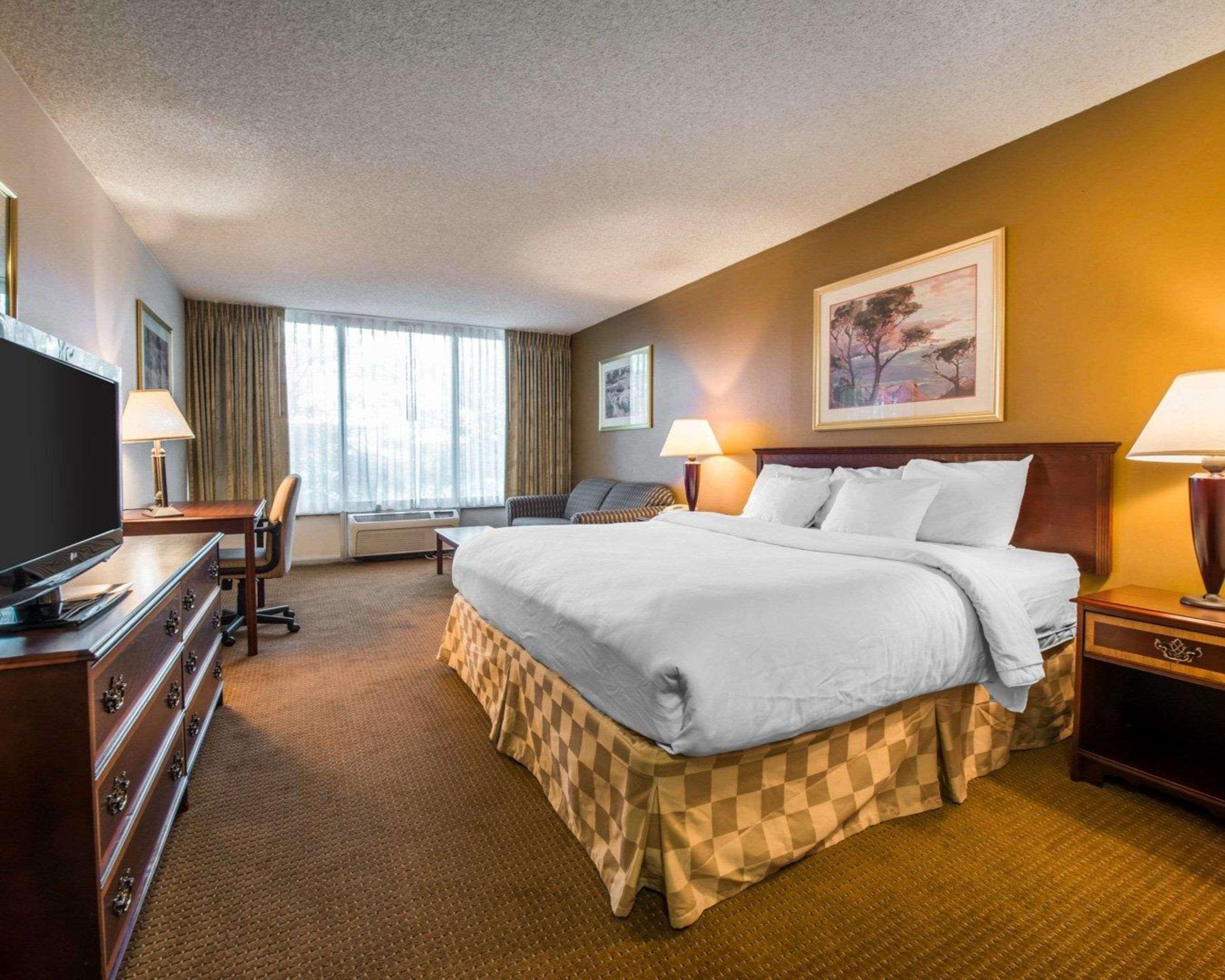 Clarion Inn Pueblo Bagian luar foto