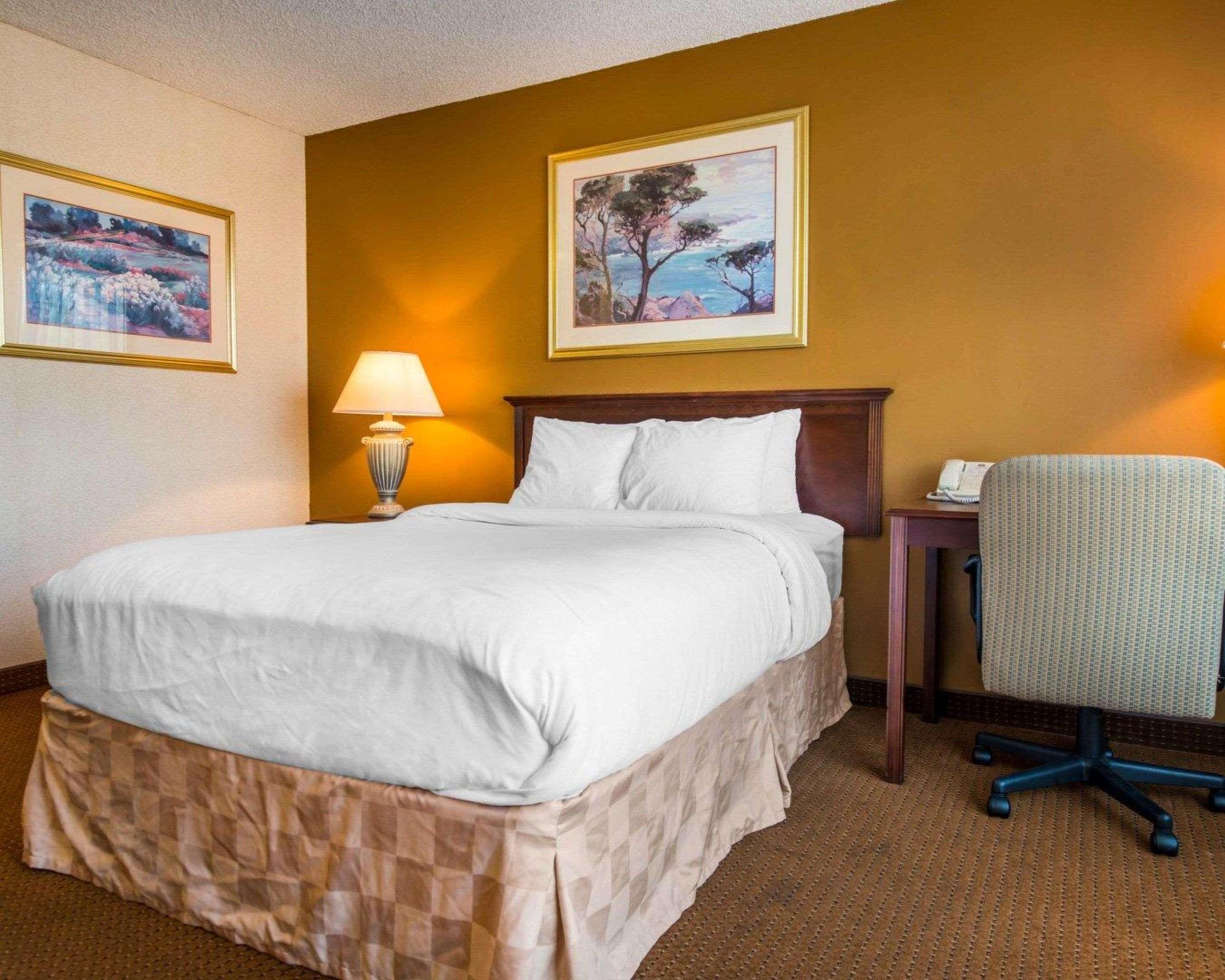 Clarion Inn Pueblo Bagian luar foto
