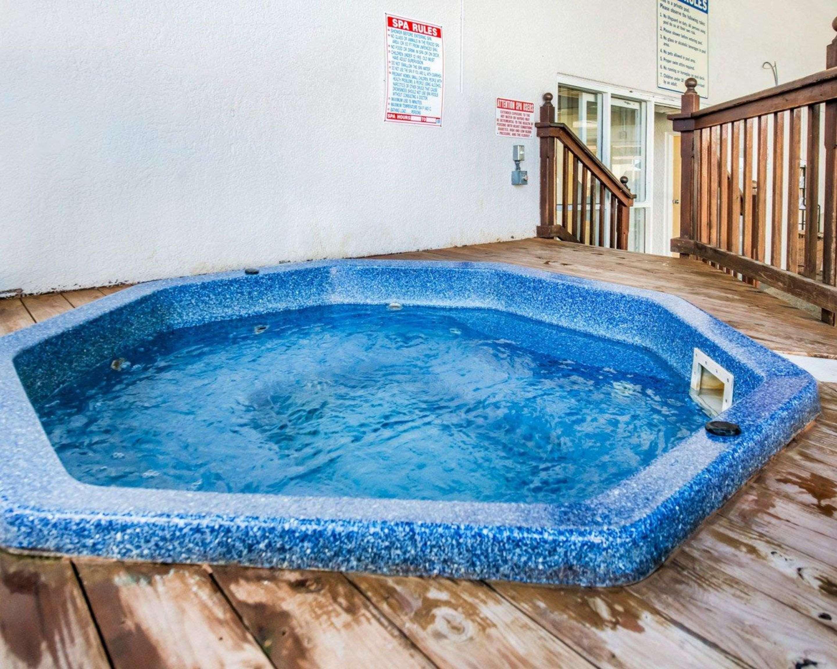 Clarion Inn Pueblo Bagian luar foto