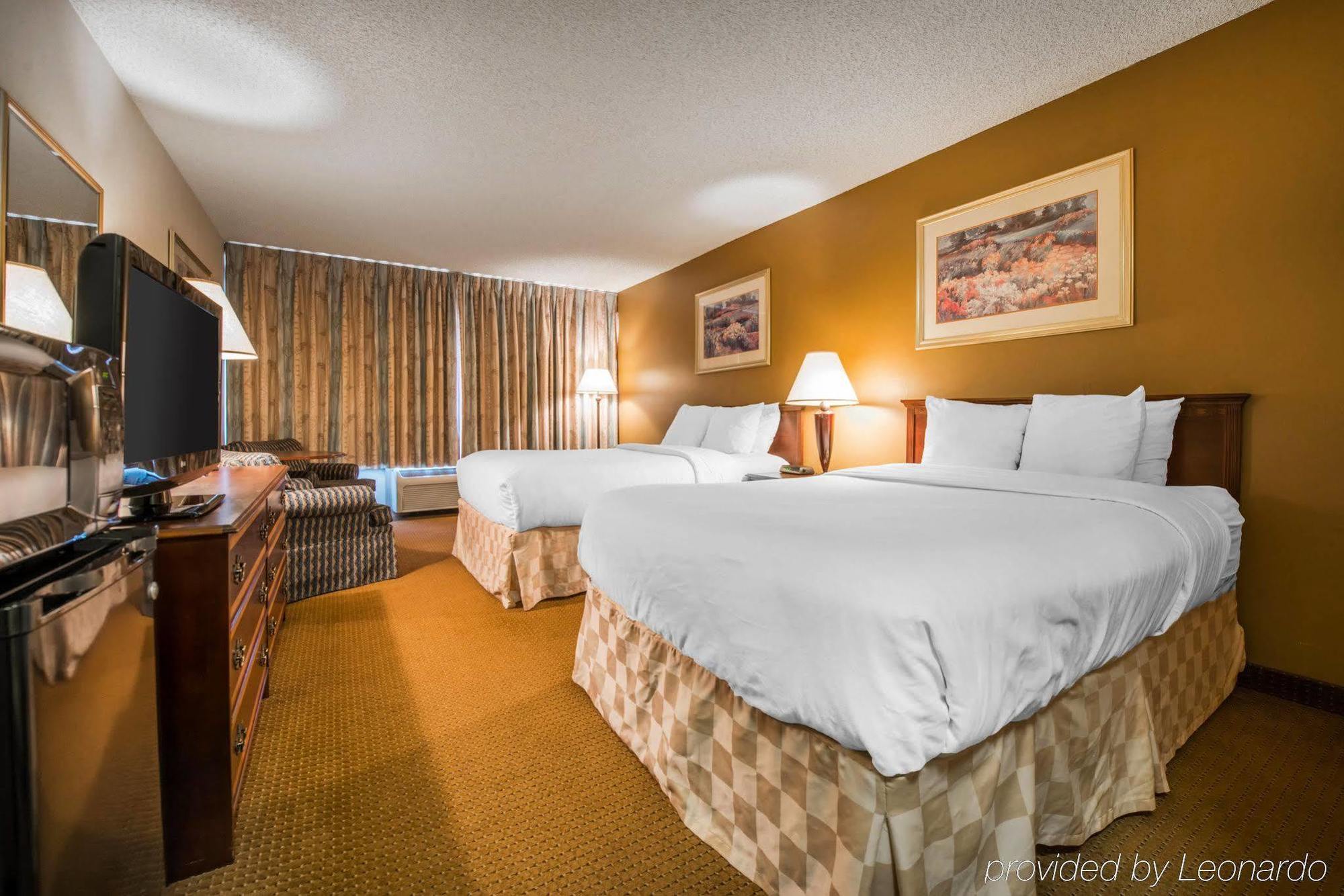 Clarion Inn Pueblo Bagian luar foto