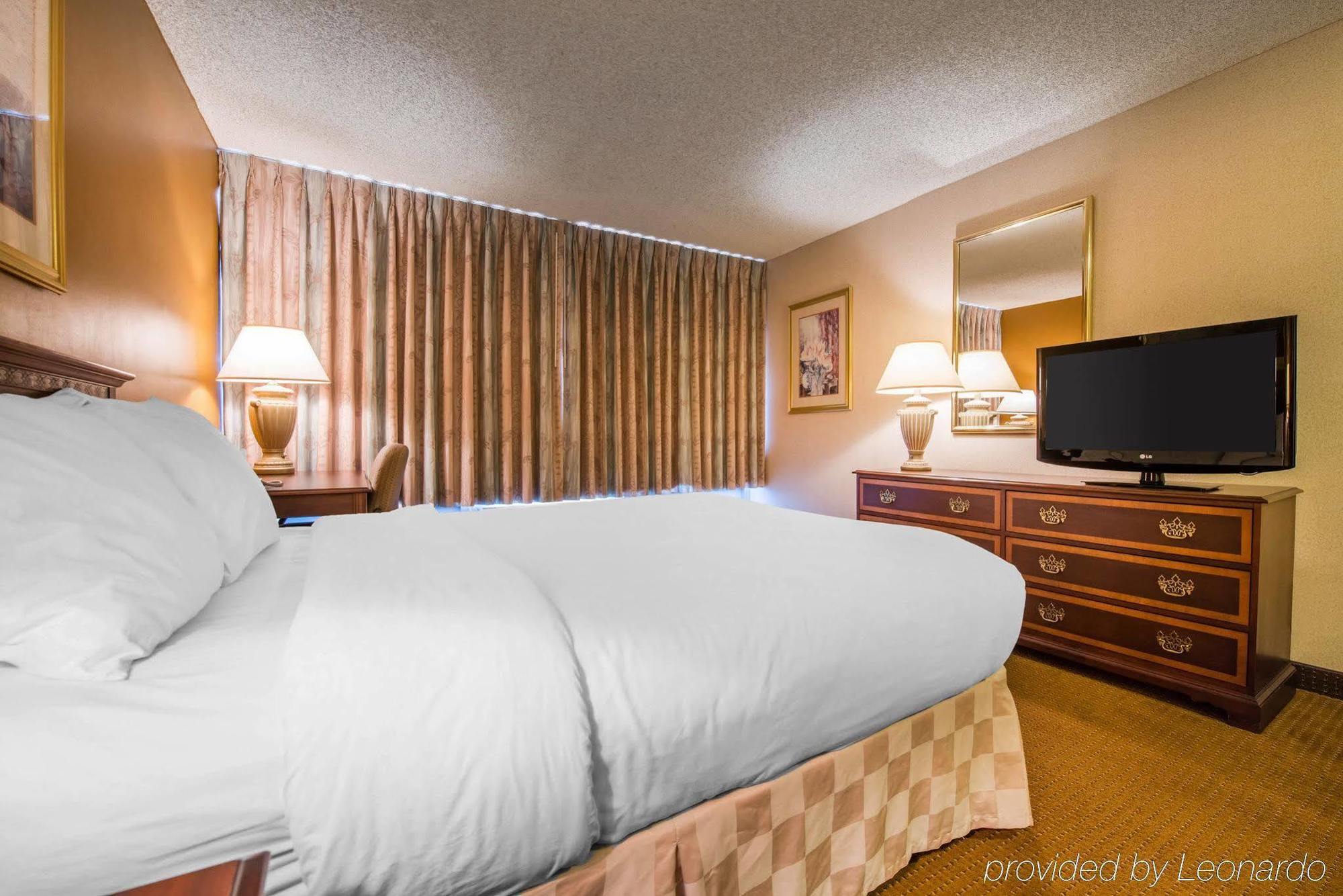 Clarion Inn Pueblo Bagian luar foto