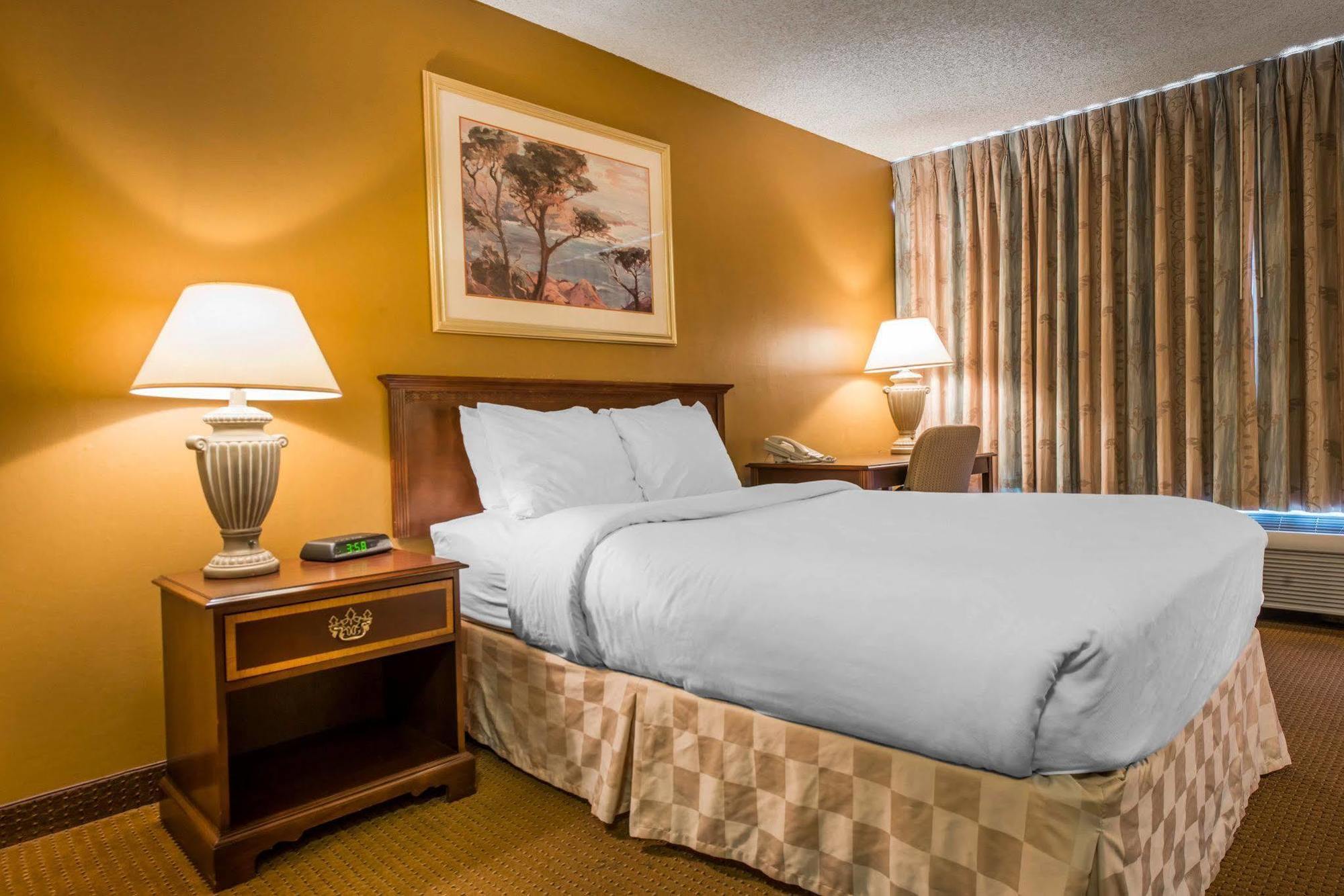 Clarion Inn Pueblo Bagian luar foto