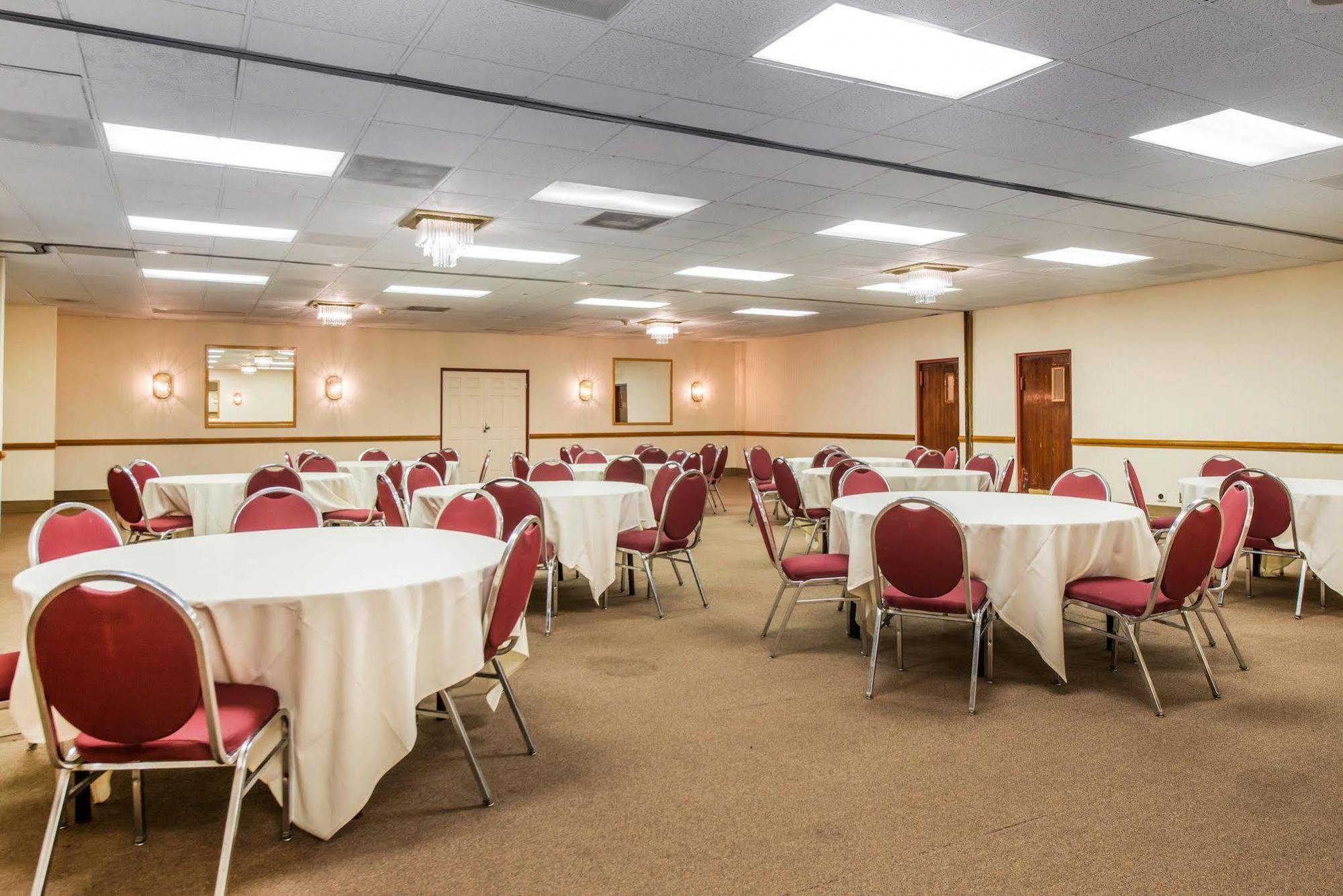 Clarion Inn Pueblo Bagian luar foto