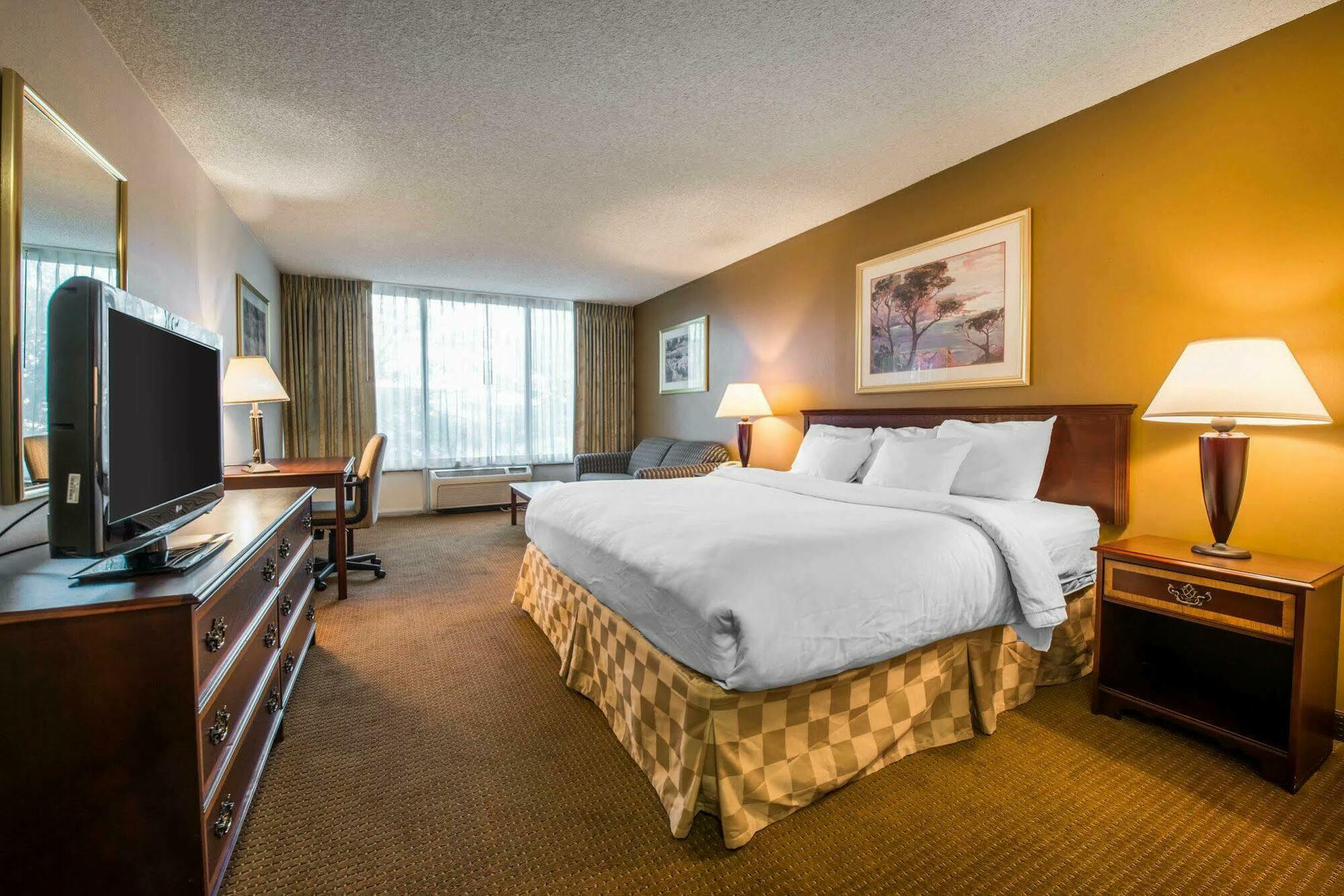 Clarion Inn Pueblo Bagian luar foto